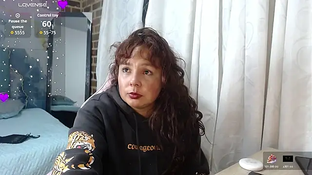 Snapshot of HannaRose- chatting on 02-10-26, 03:43 HannaRose- online show from 02-10-26, 03:43