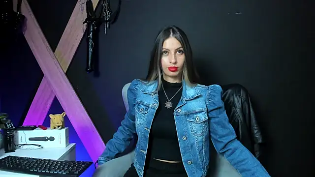 Snapshot of GoddesLeila chatting on 05-21-26, 04:25 GoddesLeila online show from 05-21-26, 04:25