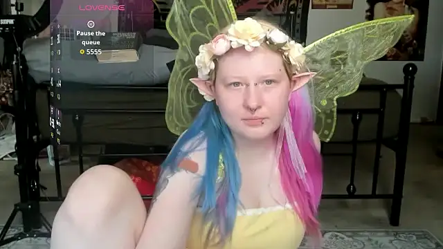 LoriCritter online show from 03-26-26, 08:14