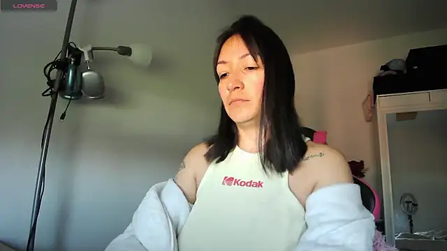 Snapshot of Yulian_Milf chatting on 04-25-26, 08:06 Yulian Milf online show from 04-25-26, 08:06