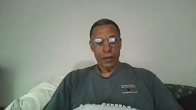 swimmer2496 online show from 04-12-26, 02:22