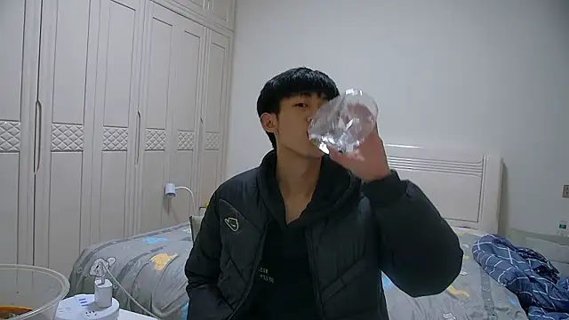 Snapshot of paofu-001 chatting on 02-12-26, 10:21 paofu-001 online show from 02-12-26, 10:21