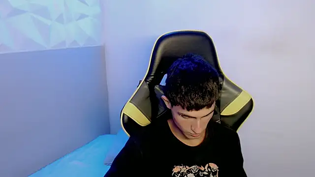 Akyra latinn online show from 02-17-26, 02:13