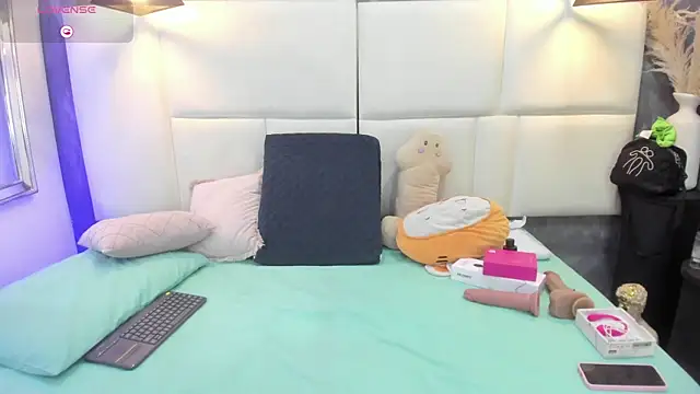 Martina armos online show from 05-11-26, 01:28