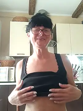 Snapshot of AliceSwan57 chatting on 06-23-26, 06:33 AliceSwan57 online show from 06-23-26, 06:33