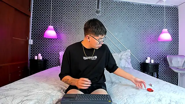 Snapshot of Evie_demn chatting on 02-11-26, 08:25 Evie demn online show from 02-11-26, 08:25