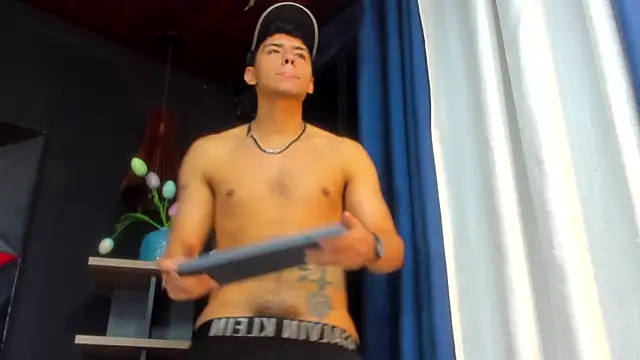 Snapshot of Tobias_Vega chatting on 02-18-26, 01:23 Tobias Vega online show from 02-18-26, 01:23