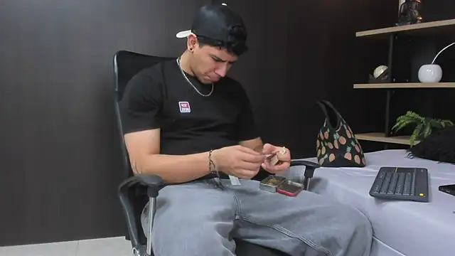 Snapshot of Tobias_Vega chatting on 02-24-26, 05:55 Tobias Vega online show from 02-24-26, 05:55