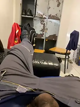 Snapshot of hudson19cm chatting on 02-15-26, 07:21 hudson19cm online show from 02-15-26, 07:21