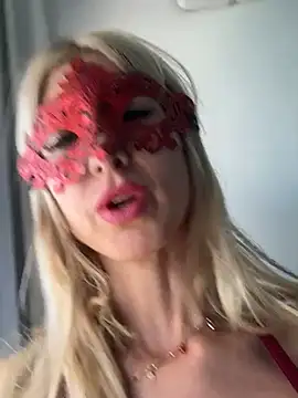 Snapshot of triiniiity chatting on 01-18-26, 05:06 triiniiity online show from 01-18-26, 05:06