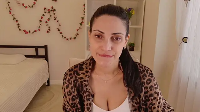 LovelyBeatrice online show from 04-12-26, 11:04