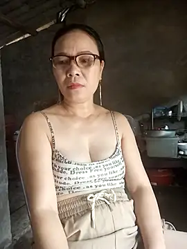 Snapshot of Nuna_689 chatting on 04-28-26, 02:27 Nuna 689 online show from 04-28-26, 02:27
