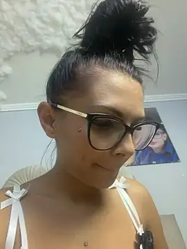 Snapshot of HiddendesireXO01 chatting on 07-09-26, 07:51 HiddendesireXO01 online show from 07-09-26, 07:51