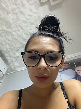 Snapshot of HiddendesireXO01 chatting on 07-10-26, 07:27 HiddendesireXO01 online show from 07-10-26, 07:27