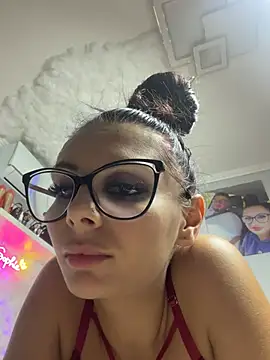 Snapshot of HiddendesireXO01 chatting on 07-12-26, 07:16 HiddendesireXO01 online show from 07-12-26, 07:16