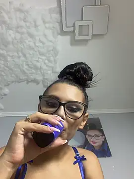 Snapshot of HiddendesireXO01 chatting on 07-23-26, 07:23 HiddendesireXO01 online show from 07-23-26, 07:23