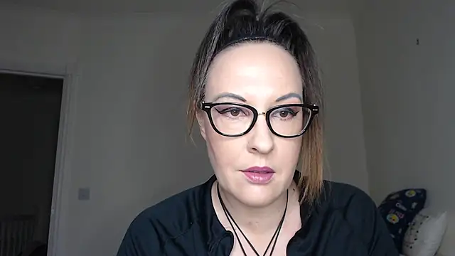 Snapshot of PsychicDominatrix chatting on 02-10-26, 08:18 PsychicDominatrix online show from 02-10-26, 08:18