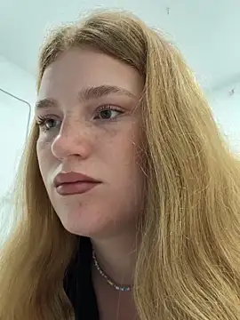 Snapshot of SunnyGrin chatting on 03-03-26, 09:21 SunnyGrin online show from 03-03-26, 09:21