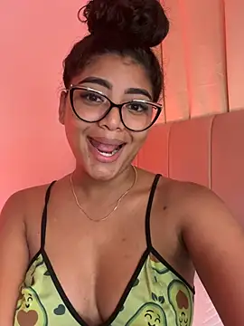 Snapshot of Carlymonroee_ chatting on 02-10-26, 03:10 Carlymonroee online show from 02-10-26, 03:10