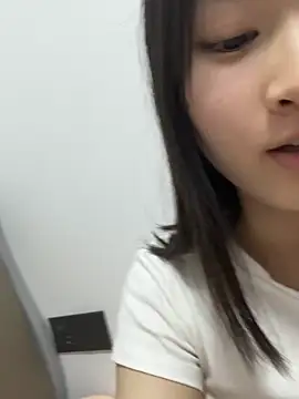 Snapshot of miaomiaou_ chatting on 06-14-26, 04:53 miaomiaou online show from 06-14-26, 04:53