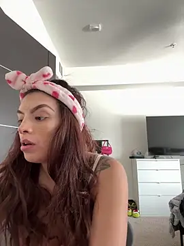 Snapshot of Mandygonewild chatting on 02-25-26, 06:39 Mandygonewild online show from 02-25-26, 06:39