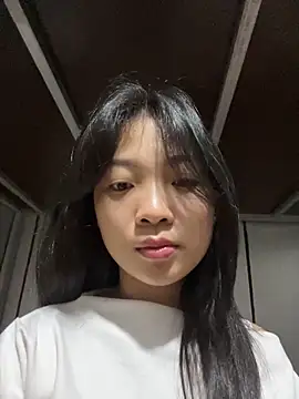 Snapshot of Lyn-be99 chatting on 04-23-26, 01:29 Lyn-be99 online show from 04-23-26, 01:29