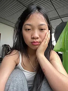 Snapshot of Lyn-be99 chatting on 05-10-26, 05:01 Lyn-be99 online show from 05-10-26, 05:01