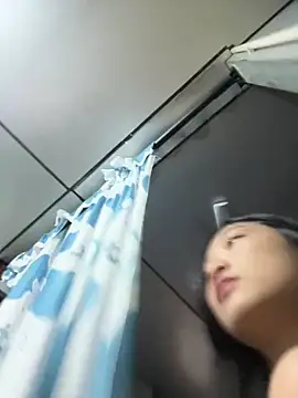 Snapshot of Lyn-be99 chatting on 05-12-26, 01:58 Lyn-be99 online show from 05-12-26, 01:58
