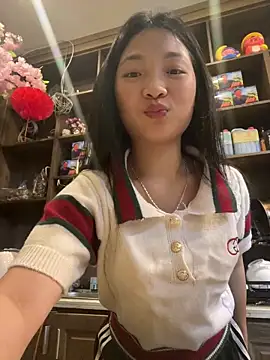 Snapshot of Lyn-be99 chatting on 05-22-26, 02:12 Lyn-be99 online show from 05-22-26, 02:12