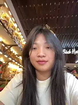 Snapshot of Lyn-be99 chatting on 05-25-26, 05:35 Lyn-be99 online show from 05-25-26, 05:35