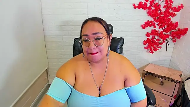 Snapshot of Shara_Oz chatting on 05-27-26, 12:46 Shara Oz online show from 05-27-26, 12:46