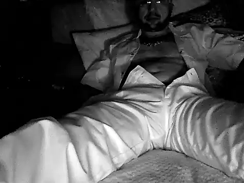 Snapshot of XXMejloXX chatting on 03-23-26, 01:42 XXMejloXX online show from 03-23-26, 01:42