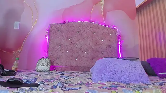 Snapshot of Melanie__Evans chatting on 02-20-26, 11:11 Melanie Evans online show from 02-20-26, 11:11