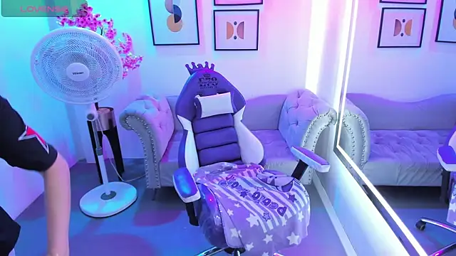 Victoria  doll online show from 04-23-26, 12:29