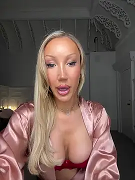 Snapshot of Allana29 chatting on 03-19-26, 07:07 Allana29 online show from 03-19-26, 07:07