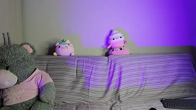 Snapshot of ViolettM chatting on 02-20-26, 06:48 ViolettM online show from 02-20-26, 06:48