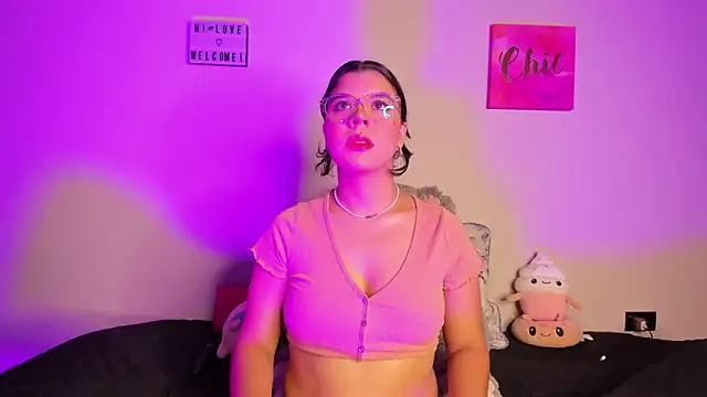 Snapshot of ViolettM chatting on 03-09-26, 04:05 ViolettM online show from 03-09-26, 04:05