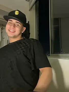 Snapshot of Maximuz1920 chatting on 02-05-26, 04:17 Maximuz1920 online show from 02-05-26, 04:17