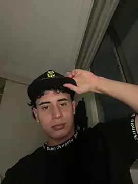 Snapshot of Maximuz1920 chatting on 02-06-26, 12:26 Maximuz1920 online show from 02-06-26, 12:26