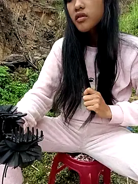 Snapshot of Hoa-tuylip chatting on 05-02-26, 12:26 Hoa-tuylip online show from 05-02-26, 12:26