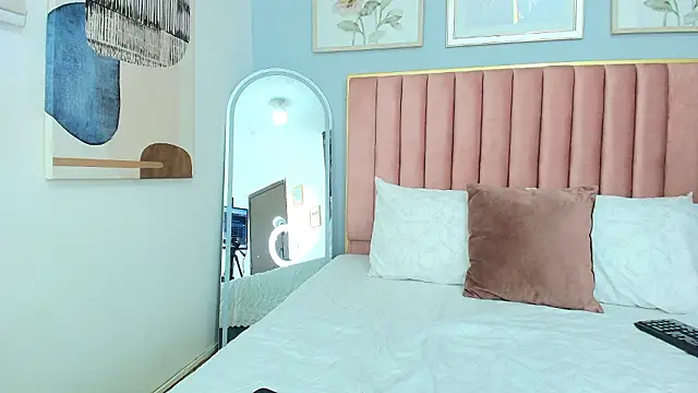 MarianaScott  online show from 03-18-26, 05:16