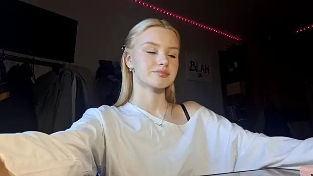 ChongTreece online show from 02-04-26, 05:13