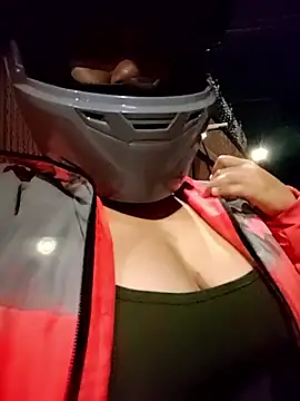 Snapshot of Robin_H00t_2 chatting on 06-16-26, 12:46 Robin H00t 2 online show from 06-16-26, 12:46
