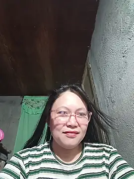 Snapshot of hotpinay_45 chatting on 04-24-26, 04:15 hotpinay 45 online show from 04-24-26, 04:15