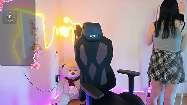 Snapshot of AliceeinWonderlanddd chatting on 02-22-26, 02:34 AliceeinWonderlanddd online show from 02-22-26, 02:34