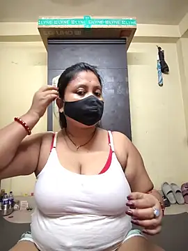 Snapshot of Curvy_Trisha chatting on 05-30-26, 02:58 Curvy Trisha online show from 05-30-26, 02:58
