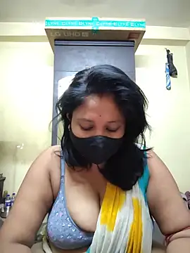 Snapshot of Curvy_Trisha chatting on 05-31-26, 03:08 Curvy Trisha online show from 05-31-26, 03:08