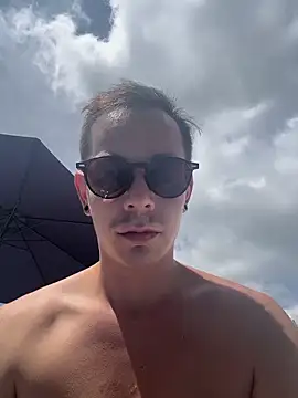 Snapshot of AxelMuller chatting on 04-04-26, 03:31 AxelMuller online show from 04-04-26, 03:31