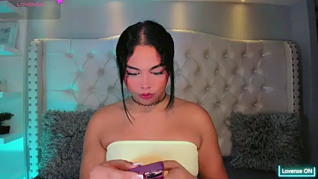 Snapshot of Maia_Hotts chatting on 07-05-26, 08:05 Maia Hotts online show from 07-05-26, 08:05