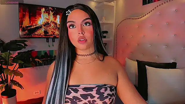 Snapshot of Maia_Hotts chatting on 07-19-26, 08:01 Maia Hotts online show from 07-19-26, 08:01